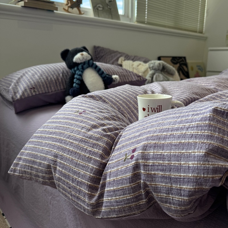 Keturių dalių patalynės komplektas iš egiptietiškos ilgaplaukes medvilnės: antklodės užvalkalas ir lakštai, tie-dye spausdinimas su karikatūrų motyvu, skandinaviškas stilius