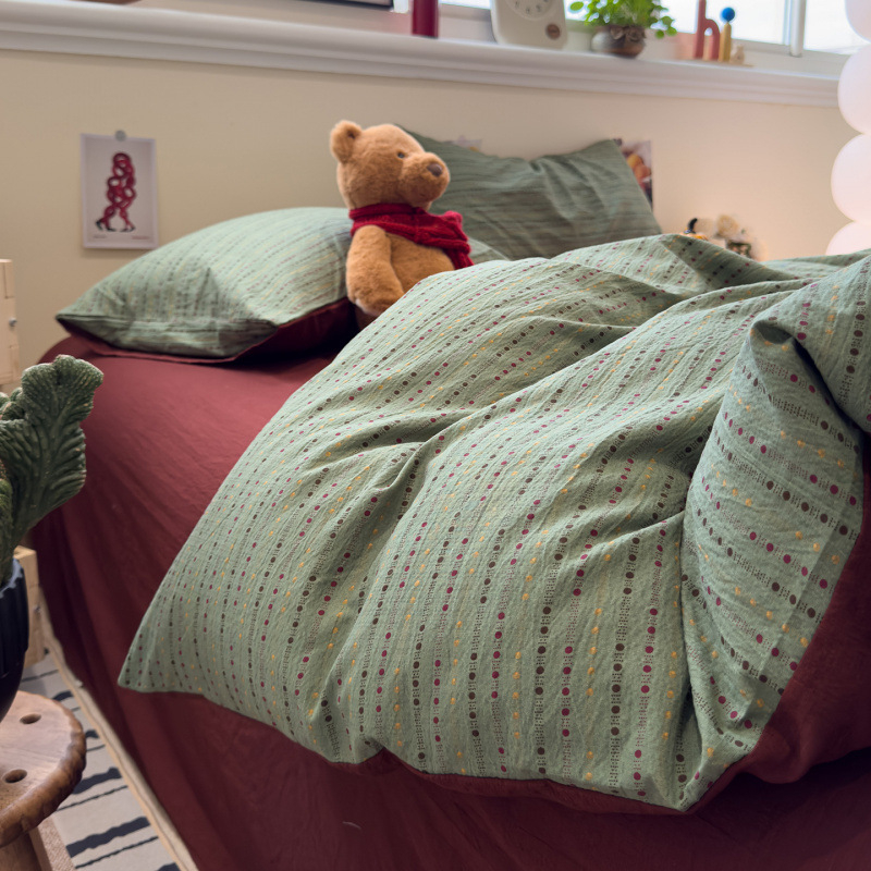 Keturių dalių patalynės komplektas iš egiptietiškos ilgaplaukes medvilnės: antklodės užvalkalas ir lakštai, tie-dye spausdinimas su karikatūrų motyvu, skandinaviškas stilius