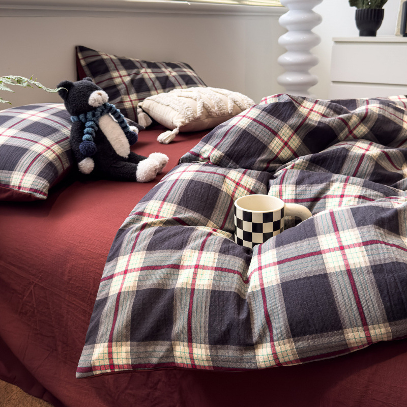 Keturių dalių patalynės komplektas iš egiptietiškos ilgaplaukes medvilnės: antklodės užvalkalas ir lakštai, tie-dye spausdinimas su karikatūrų motyvu, skandinaviškas stilius