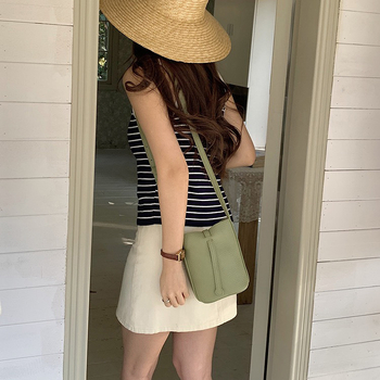 Mobiliojo telefono rankinė, vertikalios kvadratinės formos, PU oda, magnetinis užsegimas, sintetinis pamušalas, miesto paprastumas