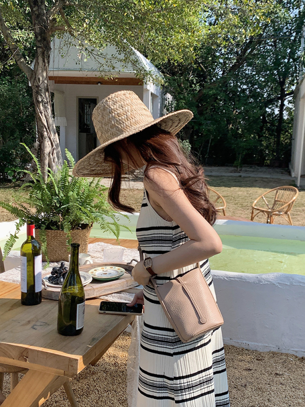 Mobiliojo telefono rankinė, vertikalios kvadratinės formos, PU oda, magnetinis užsegimas, sintetinis pamušalas, miesto paprastumas