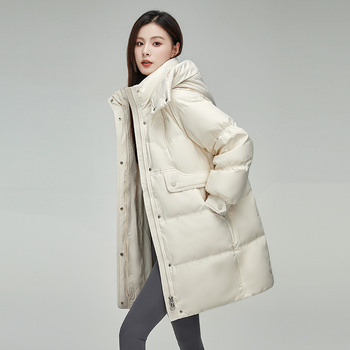 Dámska páperová bunda s balým kačacím páperím; obsah páperia >91%; hlavný materiál: spandex (polyesterová zmes); hrúbka: hrubá; golier bez goliera, odnímateľný