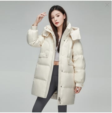 Dámska páperová bunda s balým kačacím páperím; obsah páperia >91%; hlavný materiál: spandex (polyesterová zmes); hrúbka: hrubá; golier bez goliera, odnímateľný