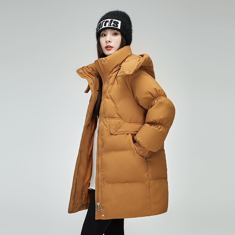 Dámska páperová bunda s balým kačacím páperím; obsah páperia >91%; hlavný materiál: spandex (polyesterová zmes); hrúbka: hrubá; golier bez goliera, odnímateľný