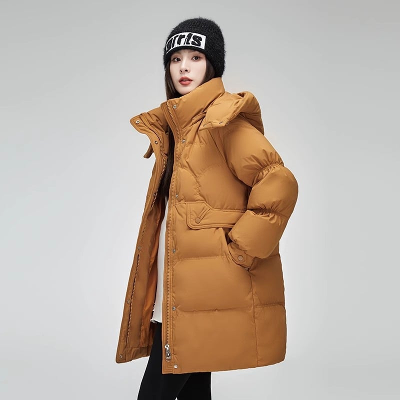 Dámska páperová bunda s balým kačacím páperím; obsah páperia >91%; hlavný materiál: spandex (polyesterová zmes); hrúbka: hrubá; golier bez goliera, odnímateľný