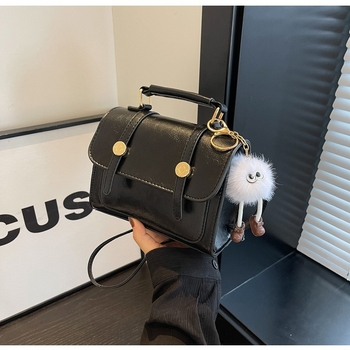 Női crossbody táska PU anyagból, vízszintes négyzet alakú forma, mágneszár, belső telefonzseb