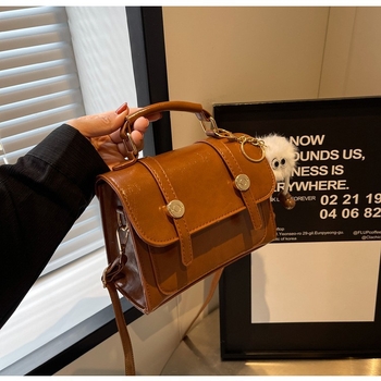 Női crossbody táska PU anyagból, vízszintes négyzet alakú forma, mágneszár, belső telefonzseb