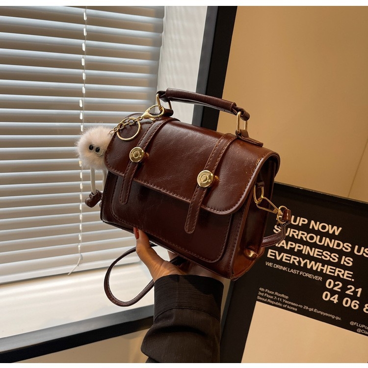 Női crossbody táska PU anyagból, vízszintes négyzet alakú forma, mágneszár, belső telefonzseb