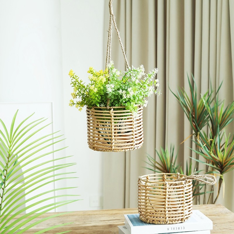 Caihua Home Ručne pletený visiaci kvetináč z napodobeného ratanu, dekor na balkón