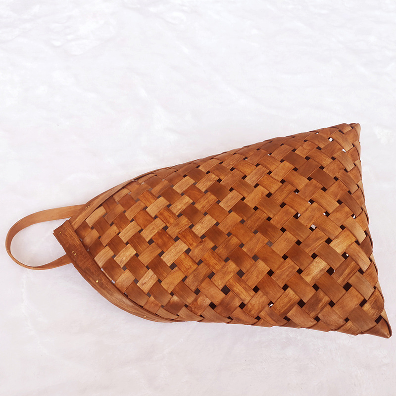 Käsitsi kootud lillekorb, talupõhise stiiliga seina küljest riputatav elutoaks, roheliste taimede ladustamiseks • Materjal: puitlaastud • Mudel: puitlaastudest lillekorb • Põhieesmärk: puuviljad ja köögiviljad