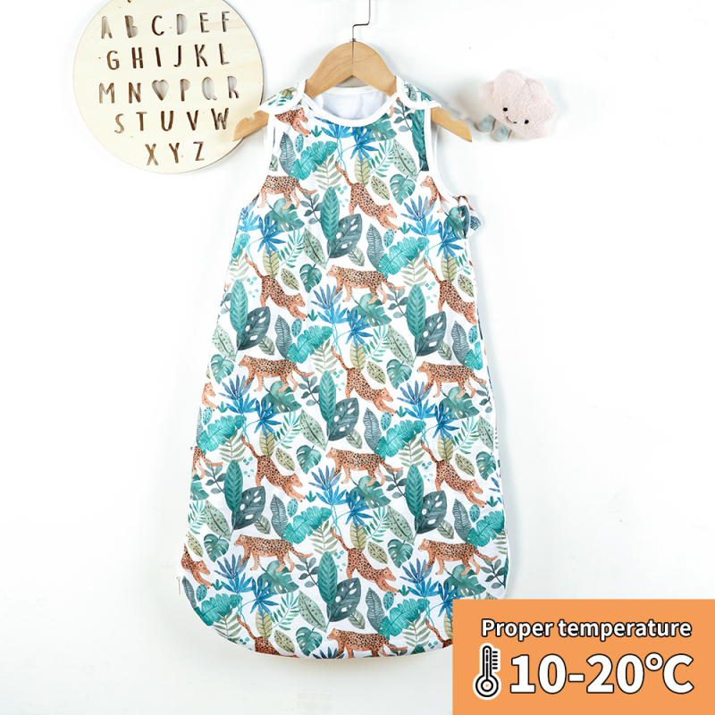 Kūdikių miego maišelis-vestos stilizacijos, storas imitacinės medvilnės audinys, pamušalas iš poliesterio, užpildas poliesterio medvilnės mišinys, be rankovių, pastovi temperatūra, ruduo–žiema, animacinis raštas