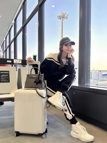 Wheat Dot suure mahutavusega reisikohver lukuga, universaalsed rattad, ABS/PC materjal, 3 kg, parooliga lukk