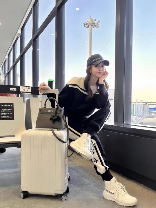 Wheat Dot suure mahutavusega reisikohver lukuga, universaalsed rattad, ABS/PC materjal, 3 kg, parooliga lukk