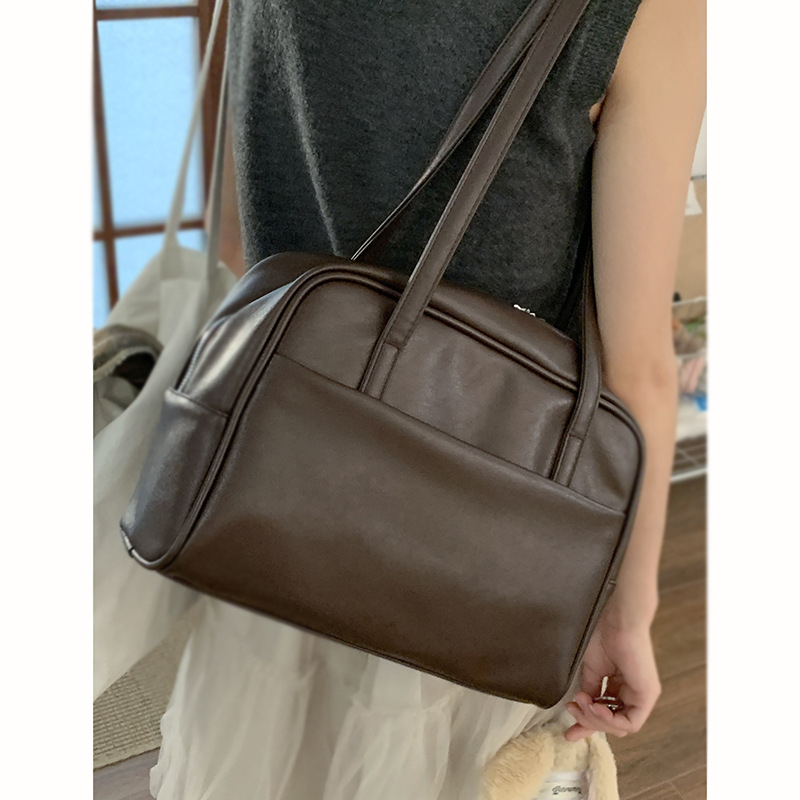 Moteriška PU tote rankinė – miesto minimalistinis stilius, užtrauktukas, horizontali kvadratinė forma, poliesterio pamušalas, ruduo 2024.