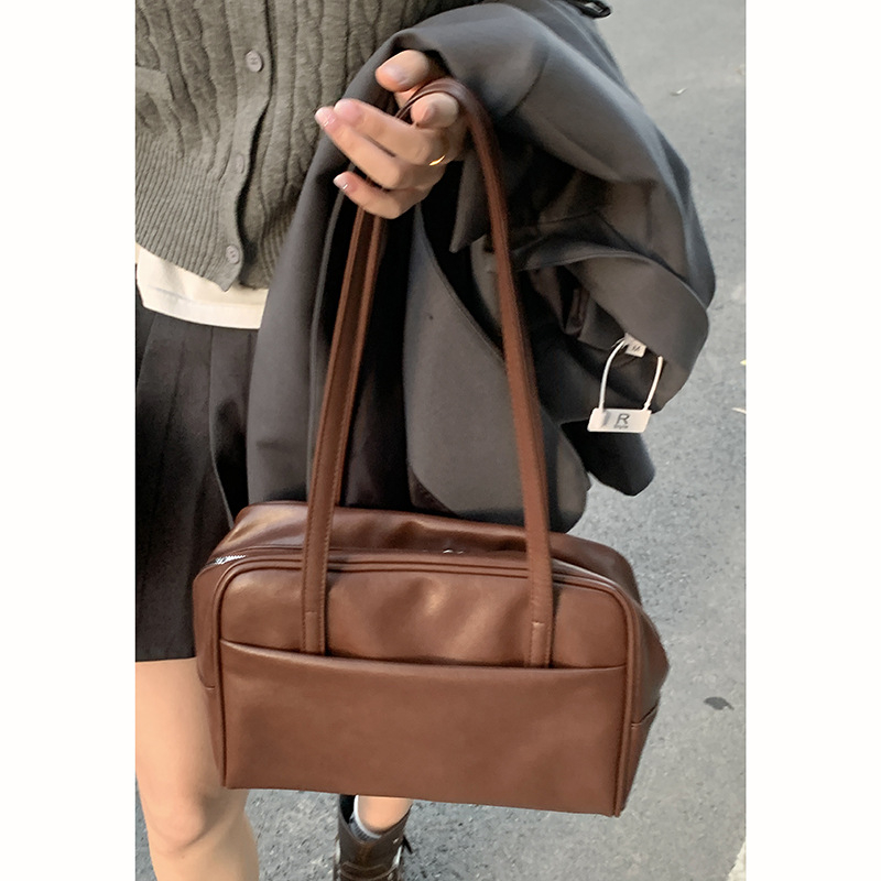 Moteriška PU tote rankinė – miesto minimalistinis stilius, užtrauktukas, horizontali kvadratinė forma, poliesterio pamušalas, ruduo 2024.