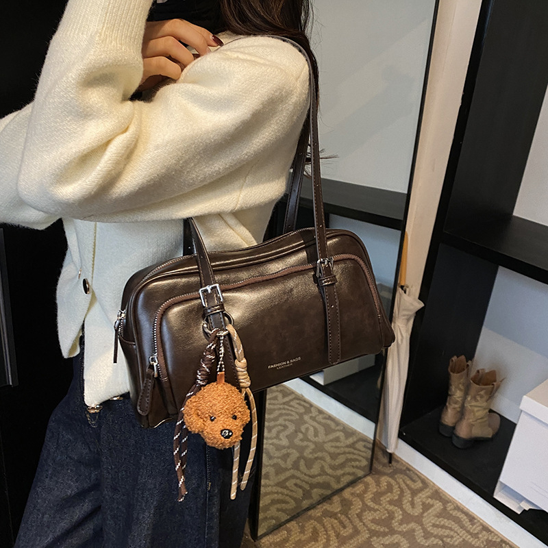 PU baguette kott zip-avamisega, horisontaalne ruuduline kuju, sisemine zip-kott, telefoni ja ID-tasku, talv 2024