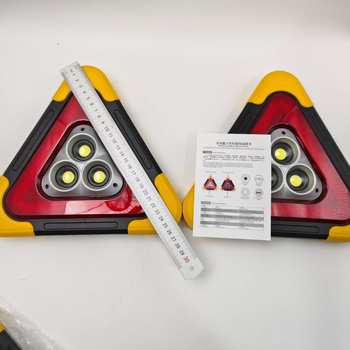 Autóvészjelző háromszög LED világítással, ABS anyagból és háromlábú állvánnyal