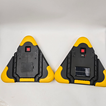 Autóvészjelző háromszög LED világítással, ABS anyagból és háromlábú állvánnyal