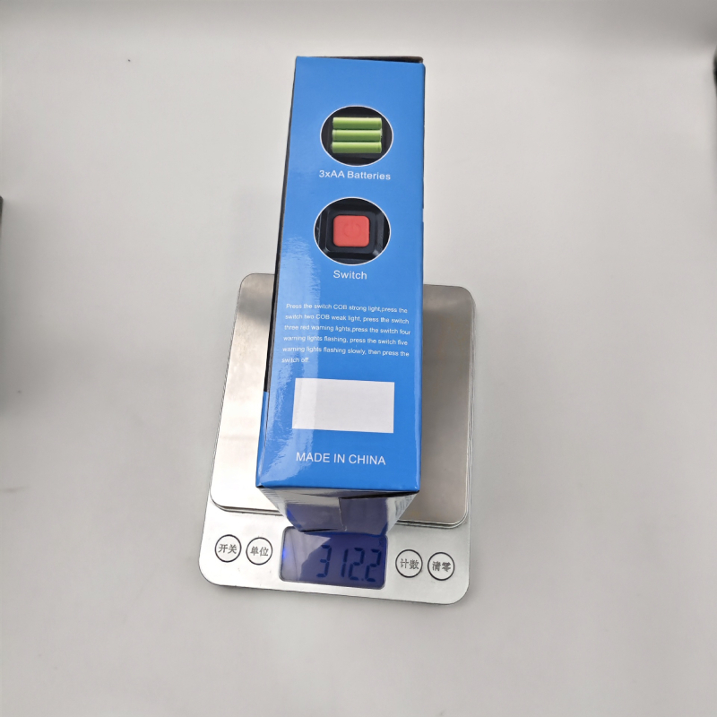 Autóvészjelző háromszög LED világítással, ABS anyagból és háromlábú állvánnyal