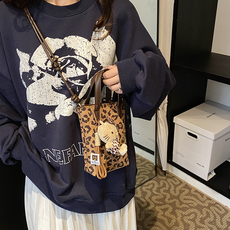 Leopardi print PU õlakott, tänavust stiili, vertikaalse kvadratu kujuga, tõmblukuga avamine, mobiiltelefoni tasku