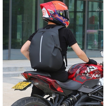 Cyklistická taška, model 811, z Oxford textílie, objem 20–35 l, priedušná, vodeodolná a rozšíriteľná.