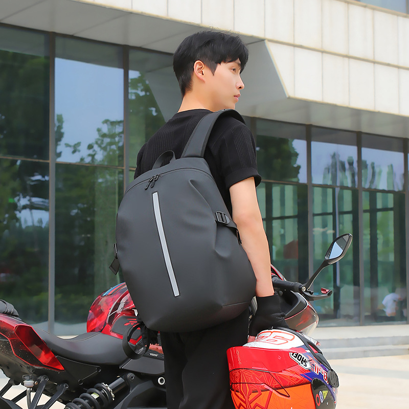 Cyklistická taška, model 811, z Oxford textílie, objem 20–35 l, priedušná, vodeodolná a rozšíriteľná.