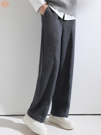 Laiad püksid kõrge vöökoht, villane kangas, elegantne linnustiil, sügis 2025