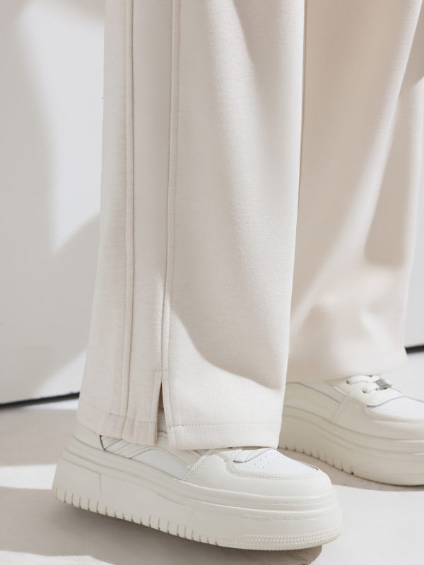 Laiad püksid kõrge vöökoht, villane kangas, elegantne linnustiil, sügis 2025