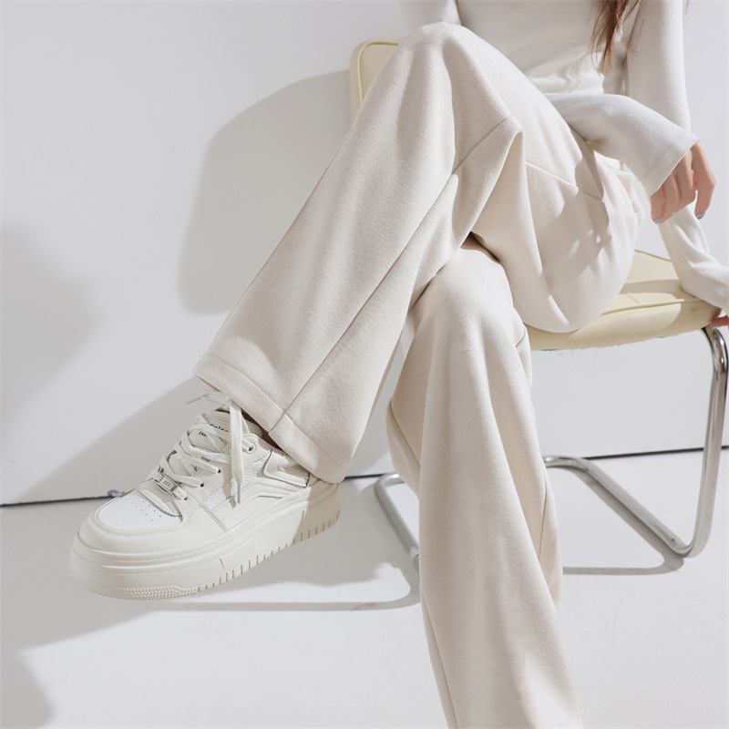 Laiad püksid kõrge vöökoht, villane kangas, elegantne linnustiil, sügis 2025