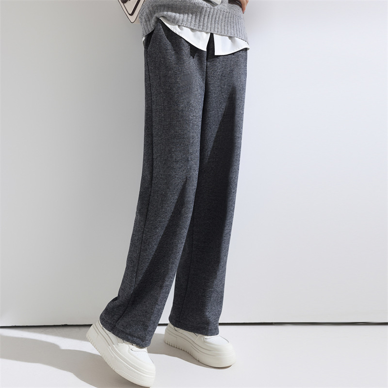 Laiad püksid kõrge vöökoht, villane kangas, elegantne linnustiil, sügis 2025