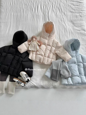 Gyerekeknek szóló kapucnis pehelykabát, koreai stílus, téli 2025, 90% kacsa pehely, cipzár