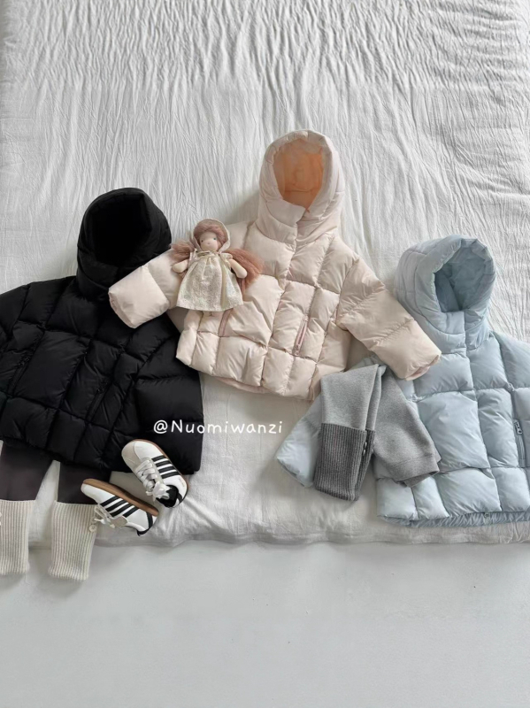 Gyerekeknek szóló kapucnis pehelykabát, koreai stílus, téli 2025, 90% kacsa pehely, cipzár
