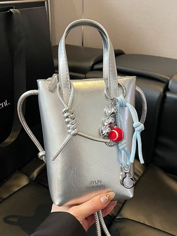 PU ämberlaadse koti lukuga, sisetaskud telefoni ja ID-kaardile, voodrita