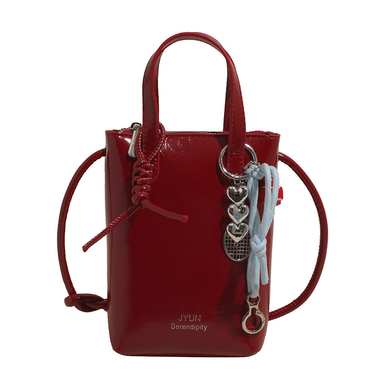 PU ämberlaadse koti lukuga, sisetaskud telefoni ja ID-kaardile, voodrita