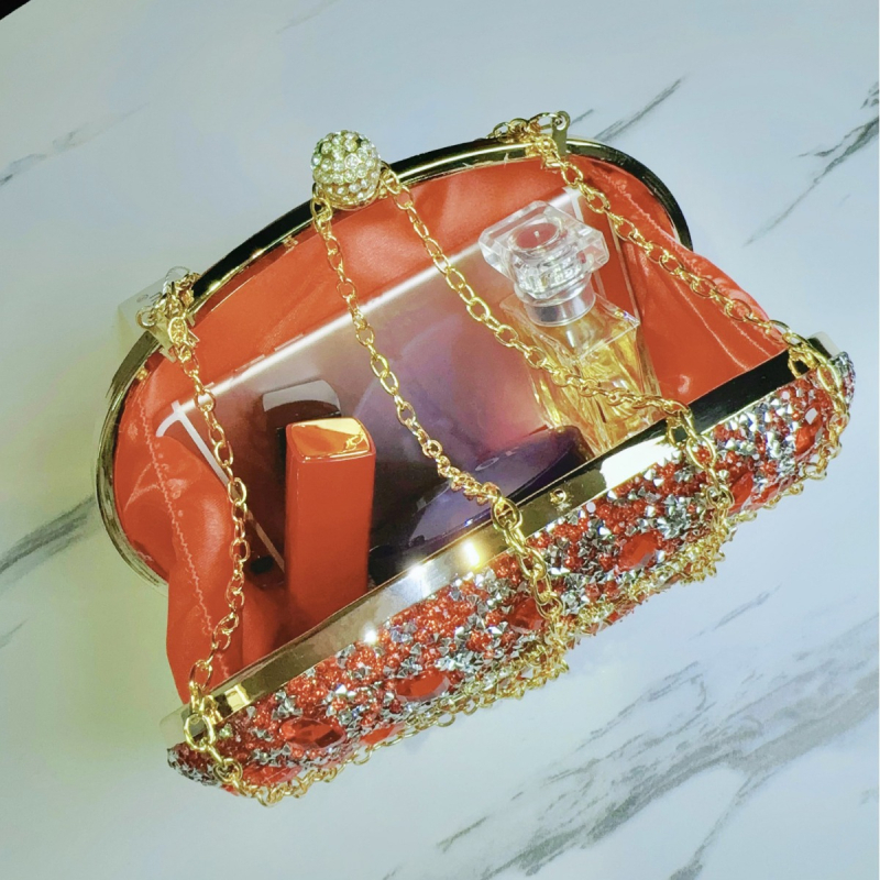 Kagyló alakú clutch rhinestone napsugár motívummal, poliészter, belső telefontartó zseb, nyitott kivitel, tavasz 2024