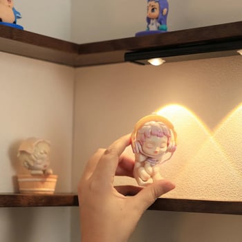 Koka stūra sienas plaukts, 2 līmeņi, 90° plūdošs stūra grāmatu plaukts, perforēta uzstādīšana, uzglabāšanai dzīvojamā istabā/studijai/gulējamā istabā