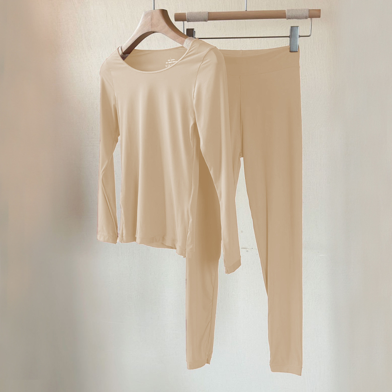 Дамски термокомплект от ултра тънък базов слой, безшевен дизайн, материя приятна към кожата, запазва топлината, горнище с дълъг ръкав и дълги панталони