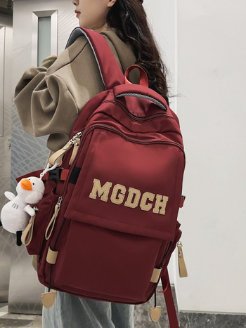 Koolikott nailonist, maht 20–35 l, kulumist vastupidav, kumerad õlarihmad, linnastiil