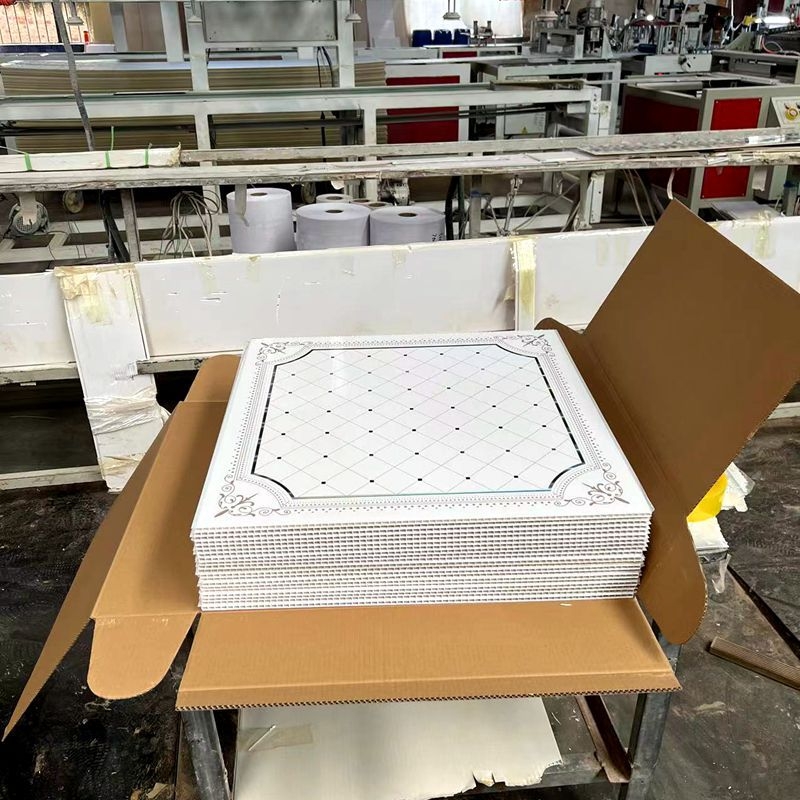 PVC uhlová doska, laminovaný povrch, T-typ, hrúbka 7–12 mm, odolná voči vlhkosti a protipožiarna