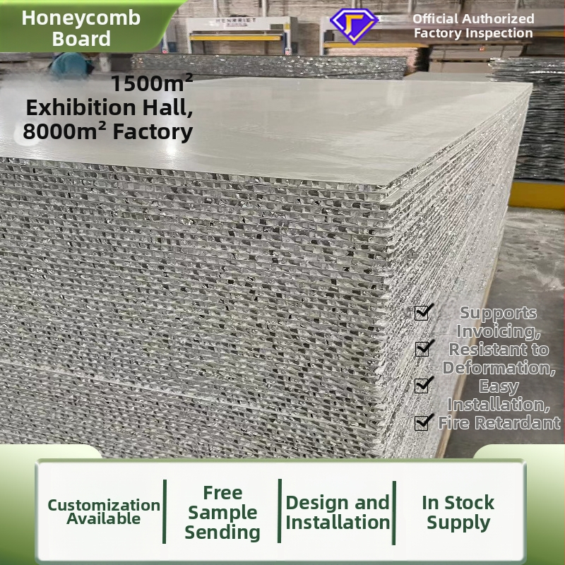 SPC plokščias panelė su aliuminio paviršiumi, plokščias profilis, aliuminio-plastiko kompozito branduolys, modelis 0.8, įrengimo paslauga prieinama, tinkama viešbučiams, butams, biurams, konferencijų salėms ir medicinos įstaigoms.