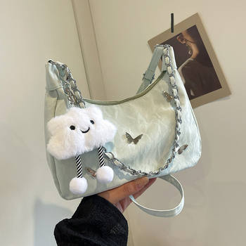 Õla- ja kaenla kott loki motiiviga - PU nahk, suur maht, tõmblukk, sisetaskud telefonile ja ID-le