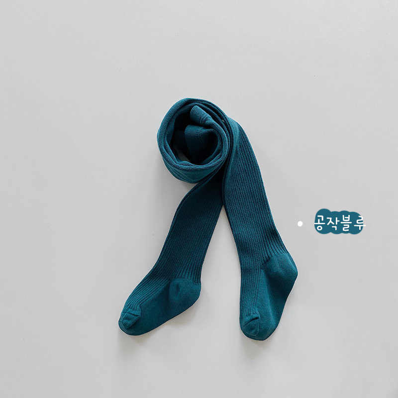 Laste puuvillased sukkpüksid kahekordse nõelamise kudumisega, hingavad ja niiskust imavad, 70% puuvill, 27% polüester, 3% elastaan, sobivad talvele, kevadeks ja sügisele