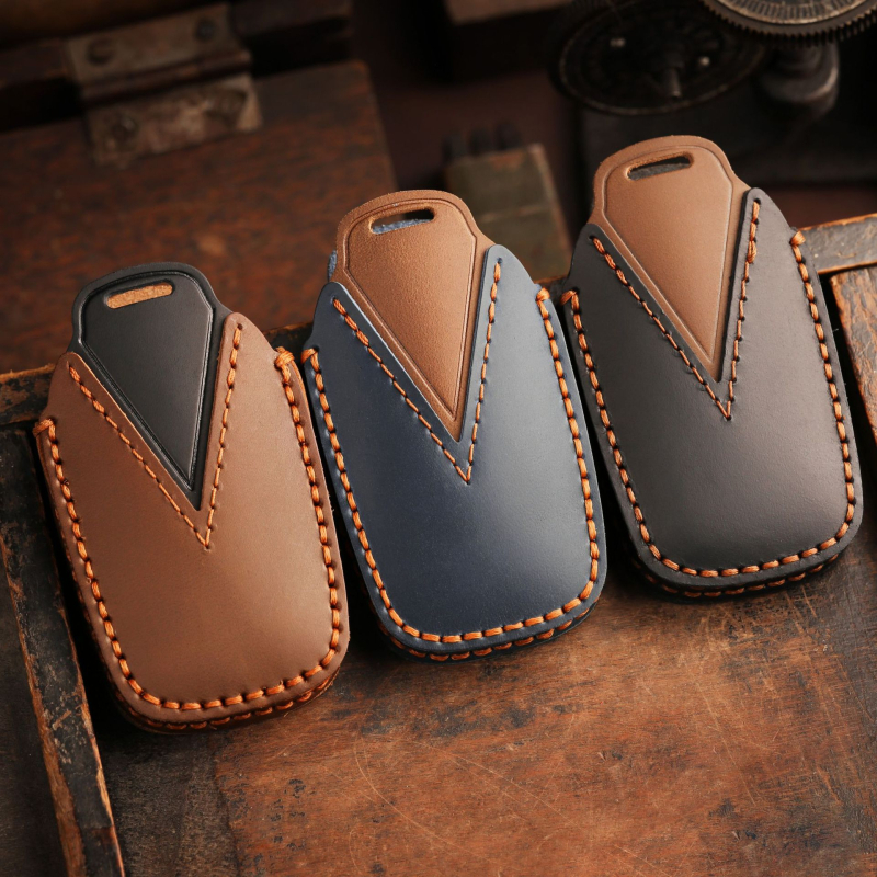 Toyota võtmekate (mudelid Corolla, Avalon, Camry, Levin, C-HR, RAV4) – veisnahk, minimalistlik stiil, hallmo bränd, litsentsitud eribränd, kohandamine puudub