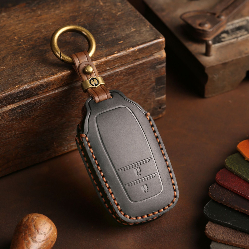 Toyota võtmekate (mudelid Corolla, Avalon, Camry, Levin, C-HR, RAV4) – veisnahk, minimalistlik stiil, hallmo bränd, litsentsitud eribränd, kohandamine puudub