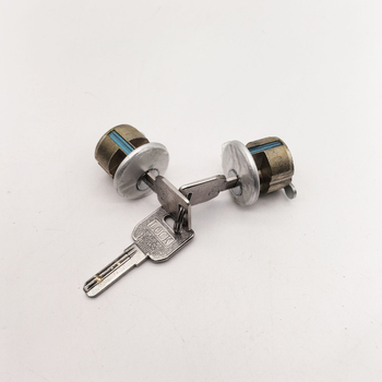 Zámkový valec – KFC cylindr zámku dverí s dvojitým otvorením; materiál: zliatina zinku + meď; hmotnosť 160 g; kompatibilný s KFC zámkom do dverí; moderný minimalistický štýl