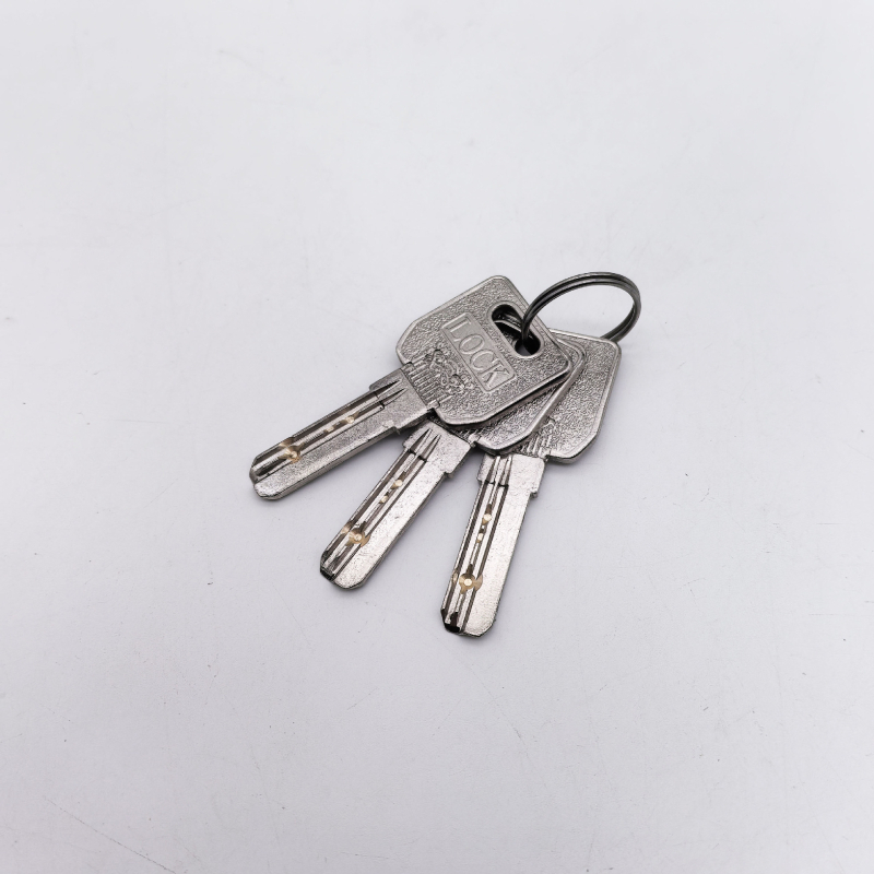 Zámkový valec – KFC cylindr zámku dverí s dvojitým otvorením; materiál: zliatina zinku + meď; hmotnosť 160 g; kompatibilný s KFC zámkom do dverí; moderný minimalistický štýl