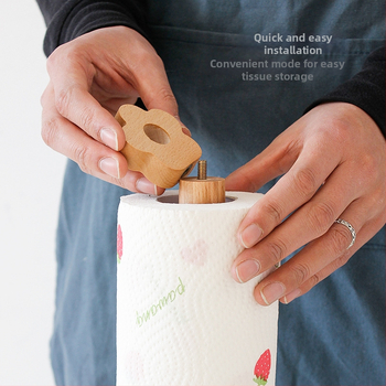 Vertikálny stojan na papier v kuchyni z bukového dreva, skladovací priestor na rolky, moderný minimalistický štýl, prispôsobiteľný tvar