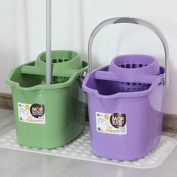 Mop kibiras su ratukais, pasukimo išspaudimo mechanizmas, Storesnė plastika, nusausinimo krepšys; korozijai atsparumo lygis 10, apkrova >10 kg, džiovinimo rodiklis 70–80%