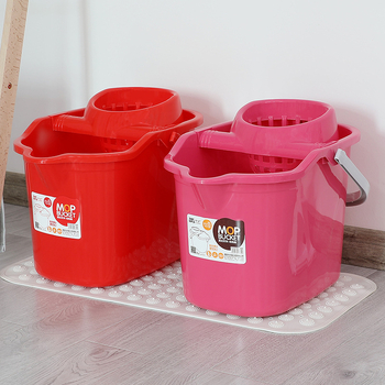 Mop kibiras su ratukais, pasukimo išspaudimo mechanizmas, Storesnė plastika, nusausinimo krepšys; korozijai atsparumo lygis 10, apkrova >10 kg, džiovinimo rodiklis 70–80%