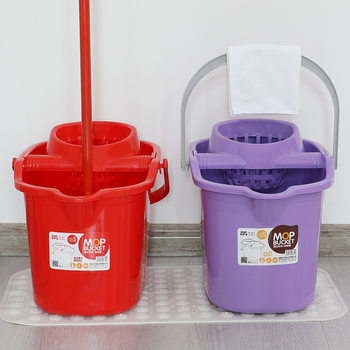 Mop kibiras su ratukais, pasukimo išspaudimo mechanizmas, Storesnė plastika, nusausinimo krepšys; korozijai atsparumo lygis 10, apkrova >10 kg, džiovinimo rodiklis 70–80%